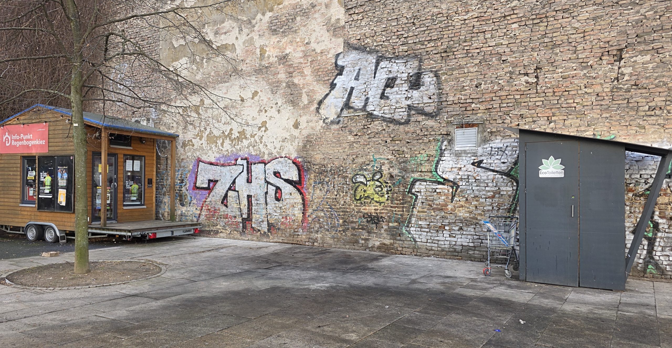 Brand zerstört Ecotoilette – und wird durch eine neue ersetzt